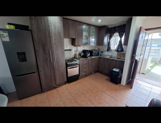 2 BEDROOM HOUSE FOR SALE IN LENTEGEUR